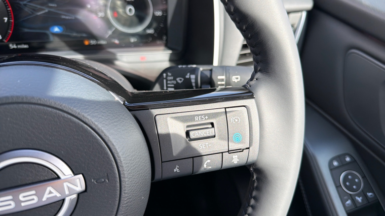 Nissan Qashqai 1.3 DiG-T MH N-Connecta 5dr Petrol Hatchback